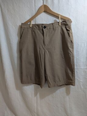 Everyday Flat-Front Men's Shorts in Tan